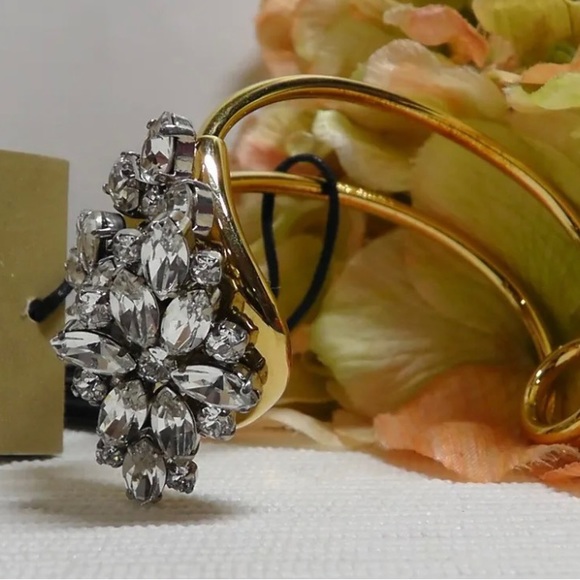 Burberry Daisy Cuff Bracelet BNWT Size Medium - Picture 1 of 7